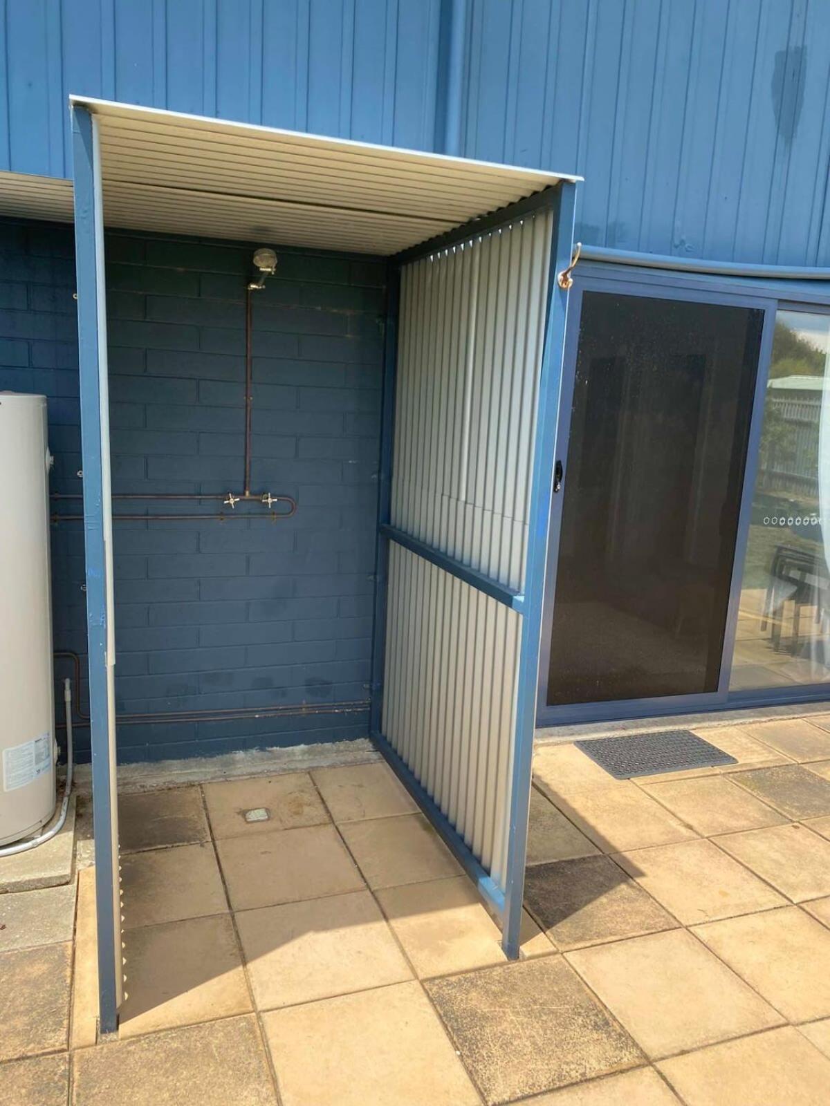 The Blue Bunyip - 3 Bunyip St - No Linen Included - Near the Beach