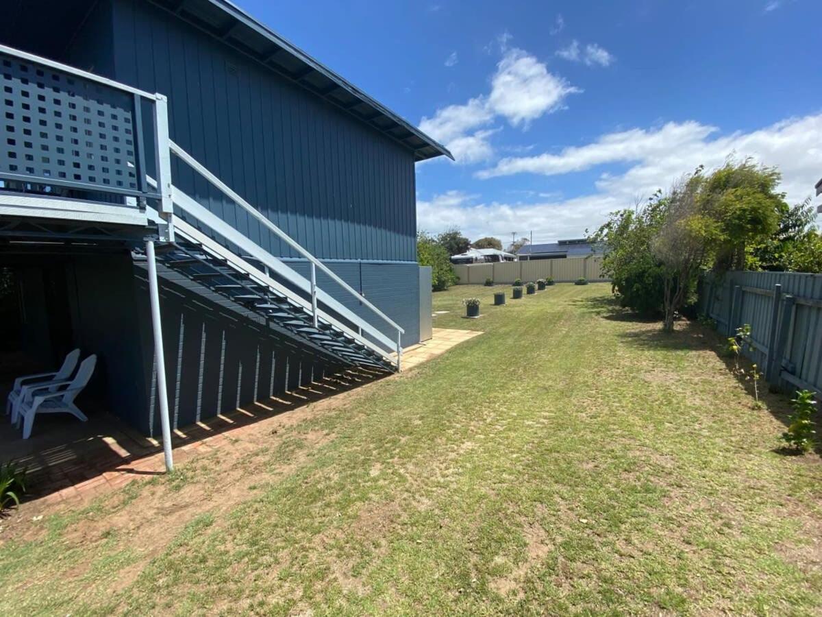 The Blue Bunyip - 3 Bunyip St - No Linen Included - Near the Beach