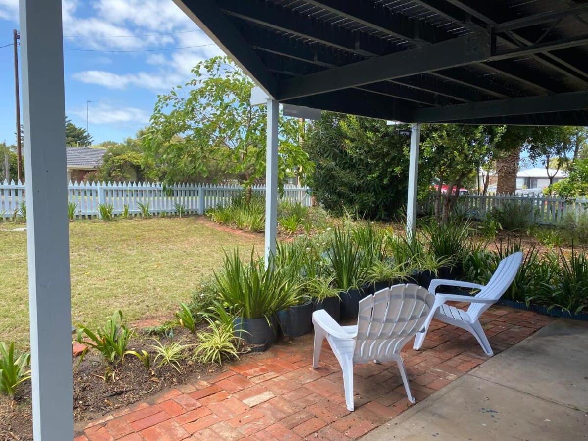 The Blue Bunyip - 3 Bunyip St - No Linen Included - Near the Beach