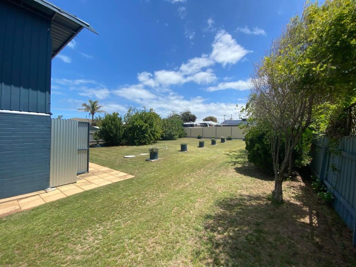 The Blue Bunyip - 3 Bunyip St - No Linen Included - Near the Beach