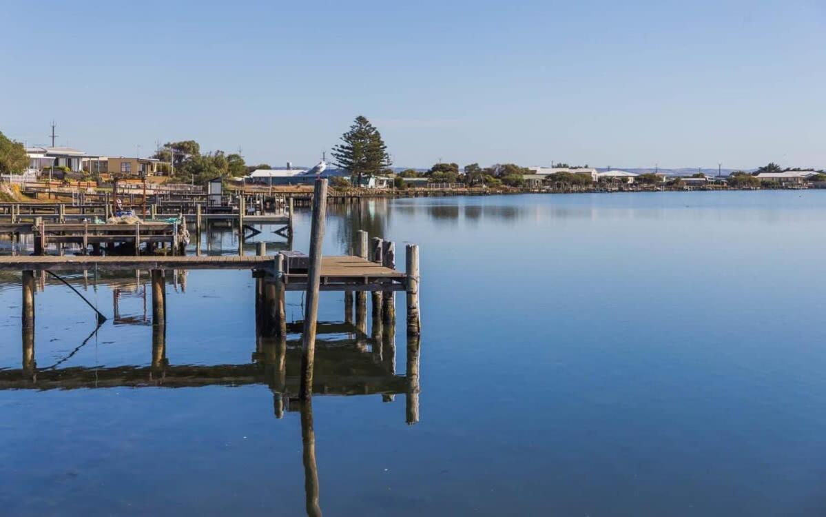 Water Front Haven-No Linen Included