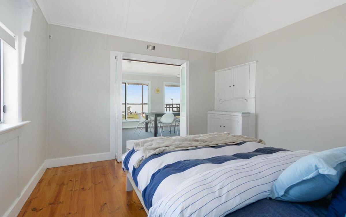 Water Front Haven-No Linen Included