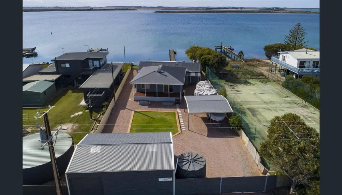 Water Front Haven-No Linen Included