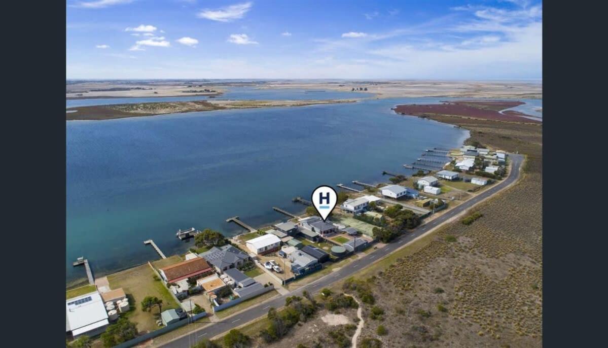 Water Front Haven-No Linen Included