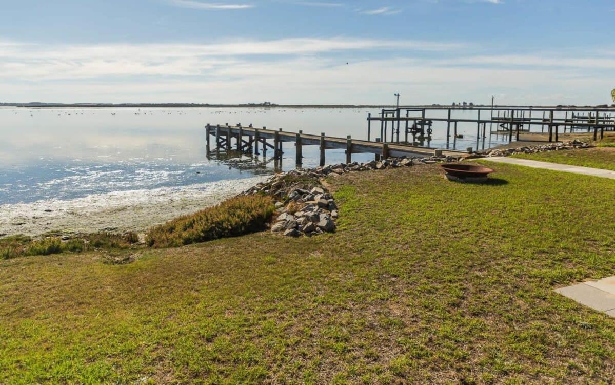 Water Front Haven-No Linen Included
