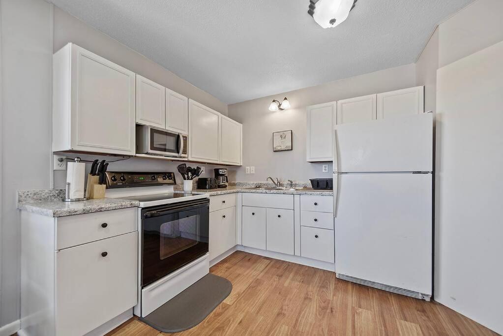 Downtown Condo-Upper Unit view 3