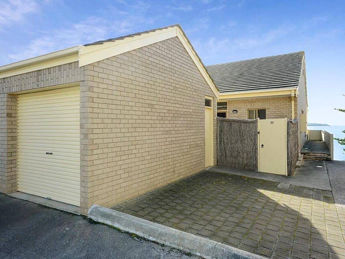 19-117 Franklin Pde - Beachfront Location - Linen Included