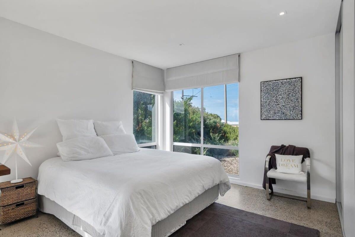 Longshot - 78 Newell Ave Middleton - No Linen Included