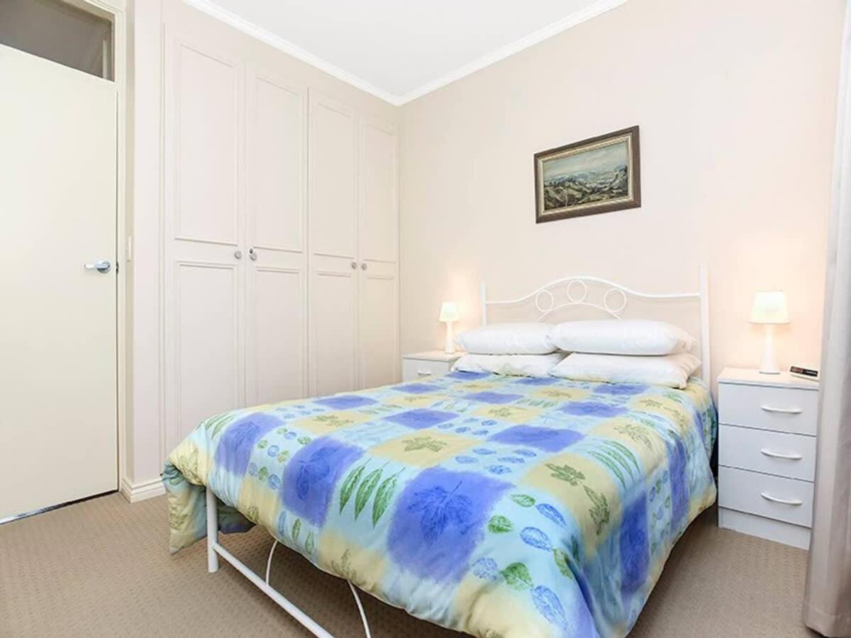 19-117 Franklin Pde - Beachfront Location - Linen Included