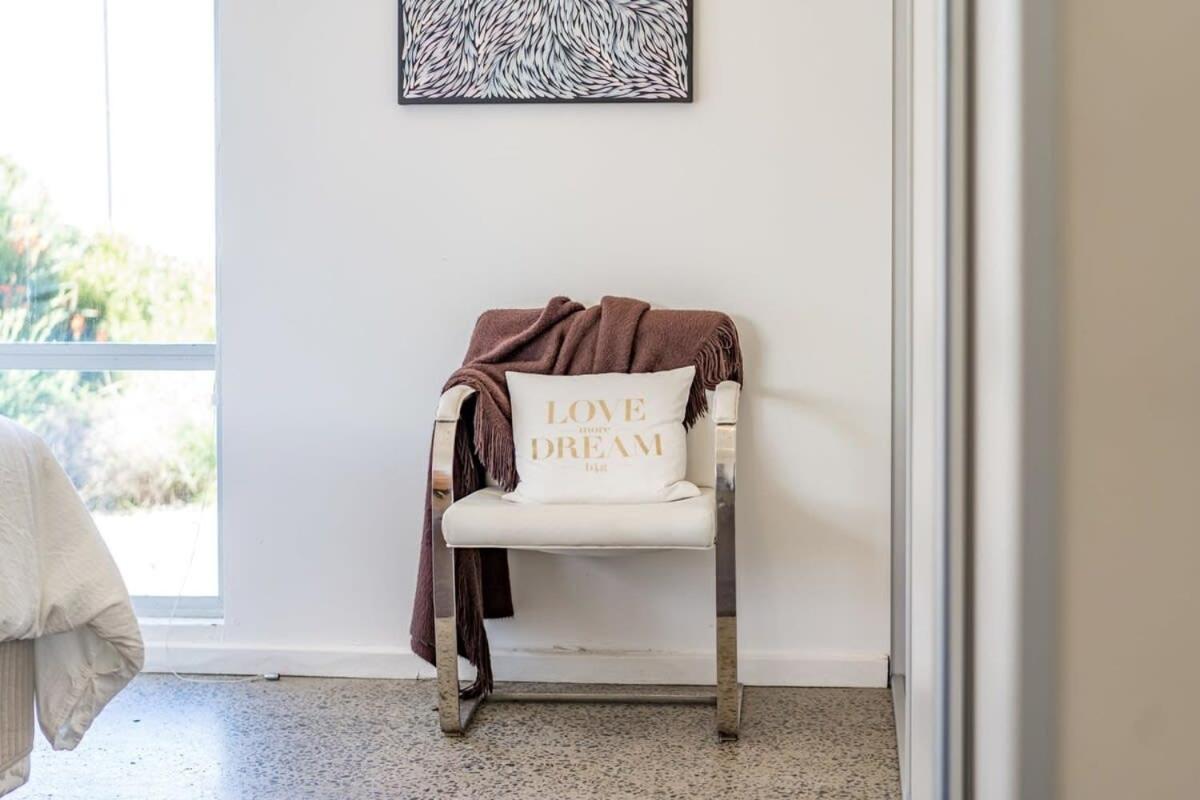 Longshot - 78 Newell Ave Middleton - No Linen Included