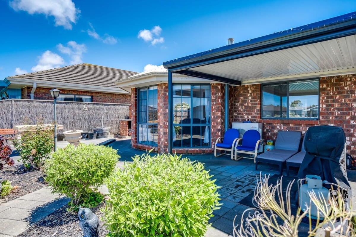 17 Matthew Flinders Dve Encounter Bay-No Linen Included-Waterfront