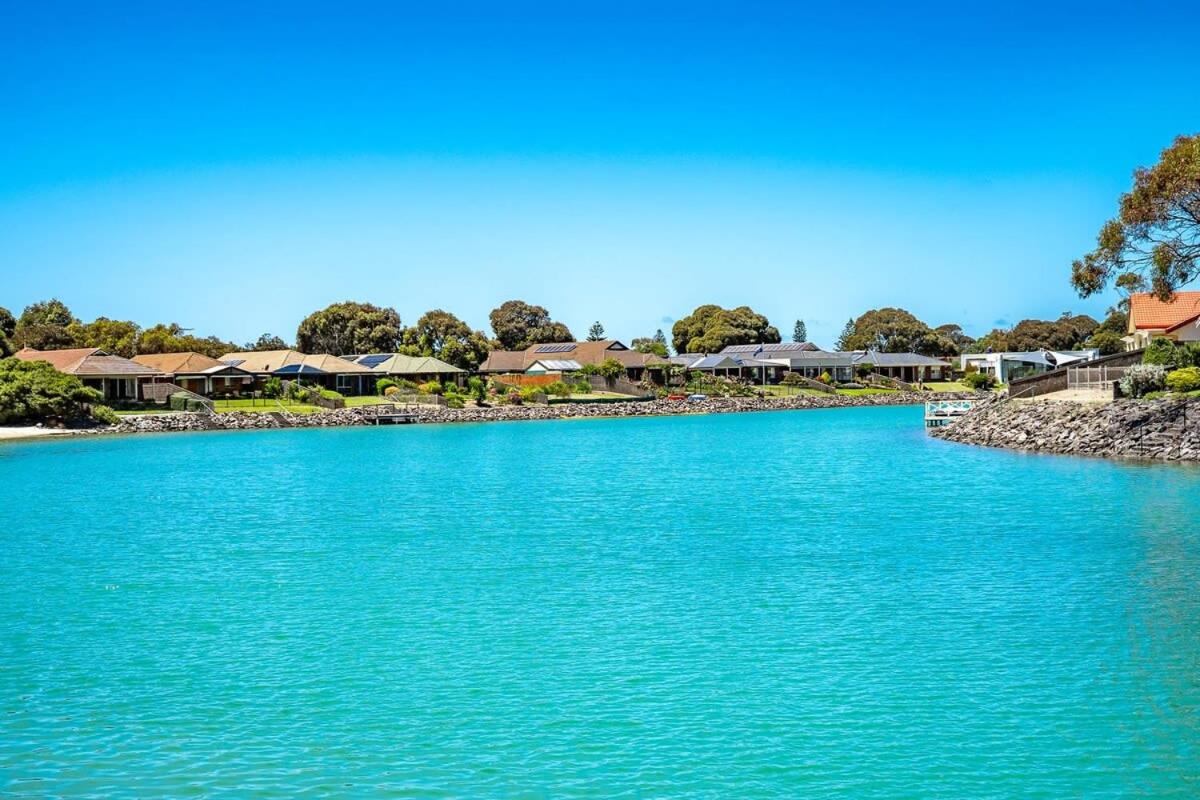 17 Matthew Flinders Dve Encounter Bay-No Linen Included-Waterfront