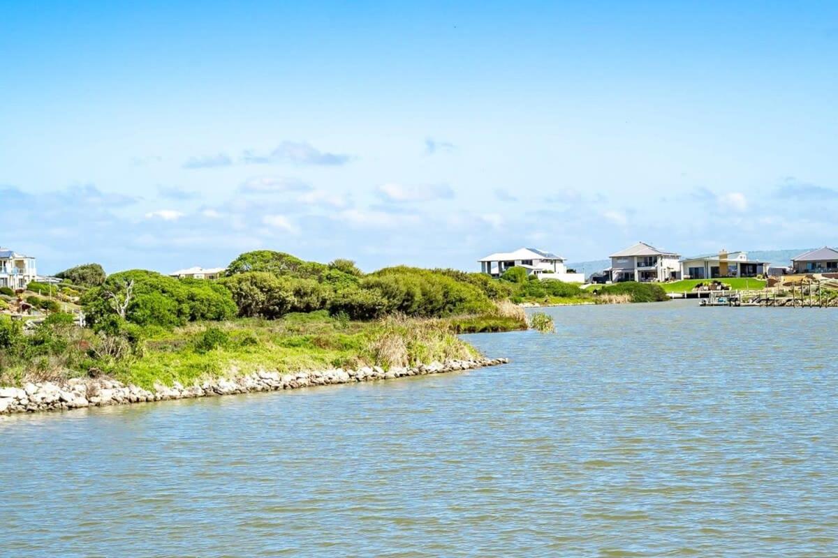 71 Blanche Pde Hindmarsh Island - No Linen Included