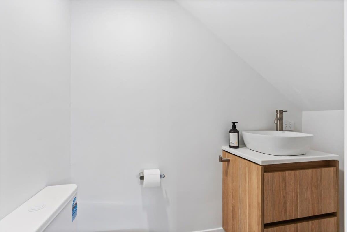 Meridian U1-4 Hutton St - Linen Included