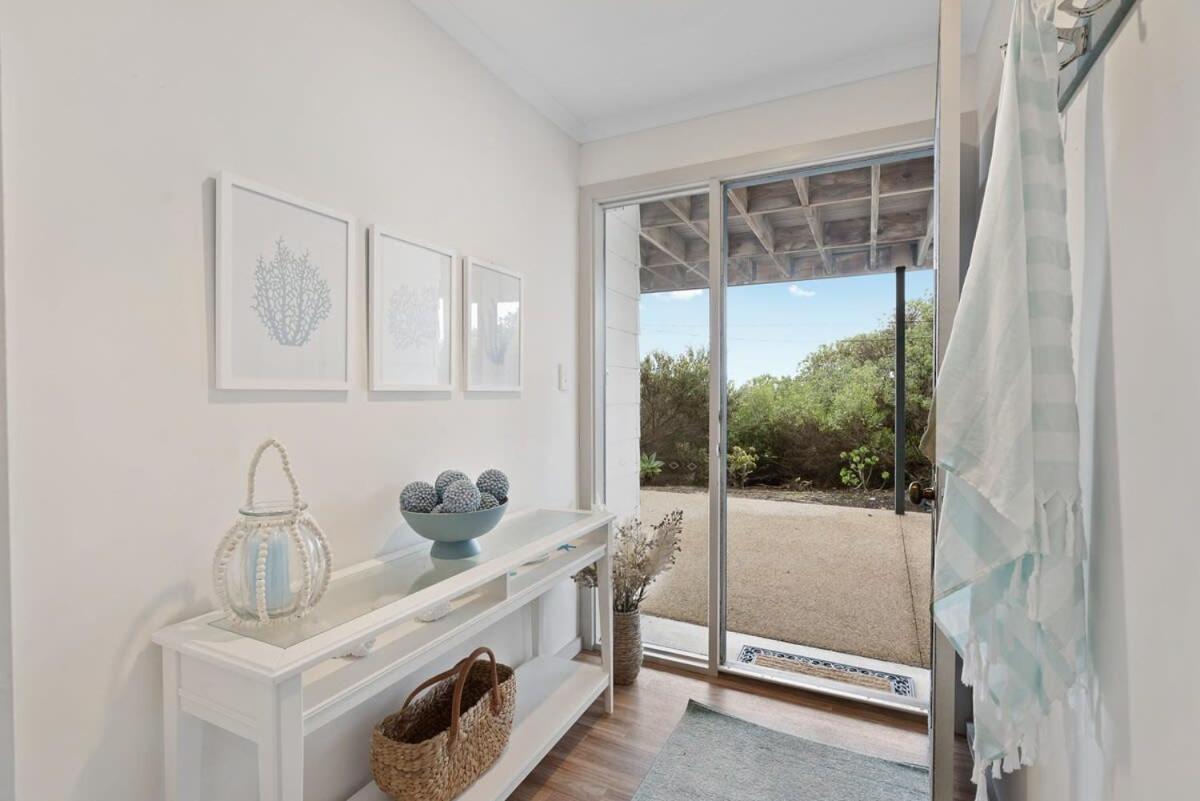 27 Seaview - Pets Negotiable - Wi-Fi - No Linen Included