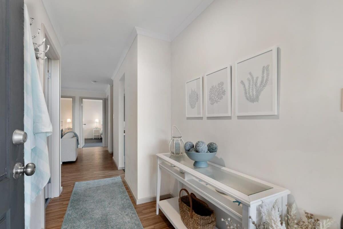 27 Seaview - Pets Negotiable - Wi-Fi - No Linen Included