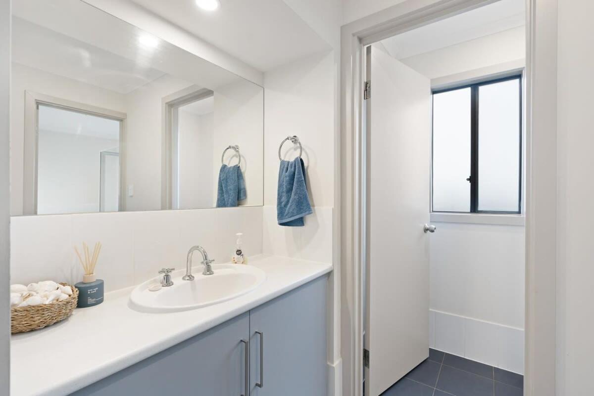 27 Seaview - Pets Negotiable - Wi-Fi - No Linen Included