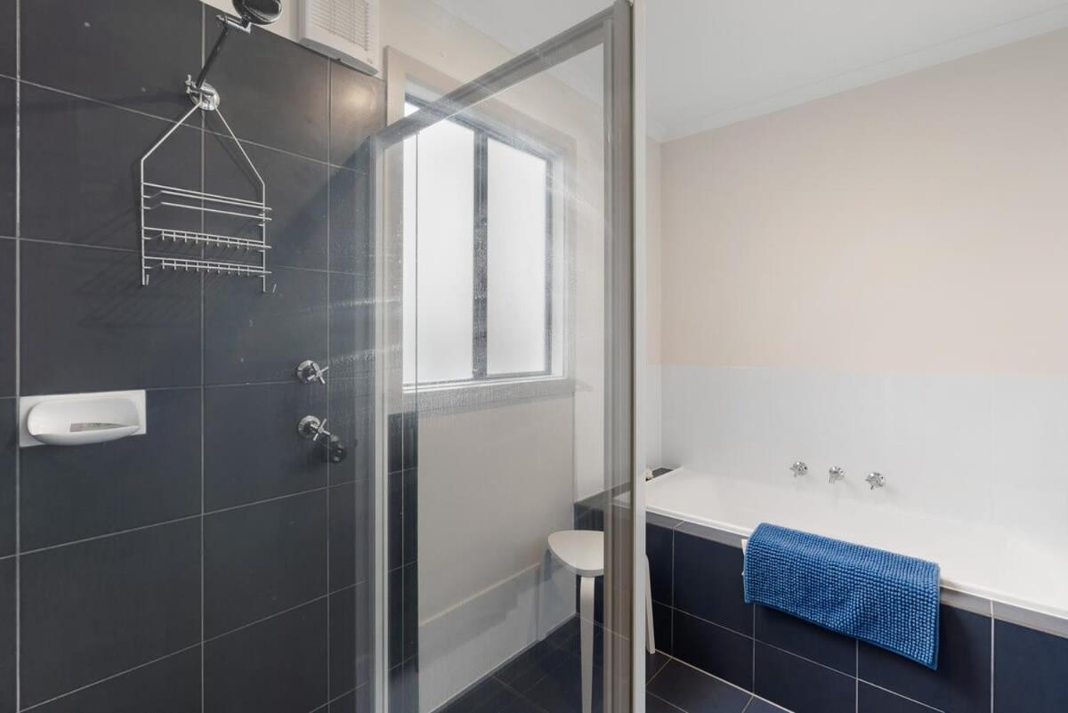 27 Seaview - Pets Negotiable - Wi-Fi - No Linen Included