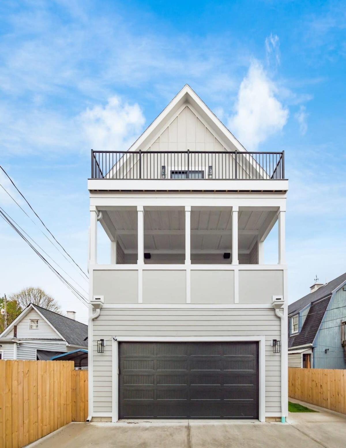 Chateau in the Village - Brand New 3BD 5BA