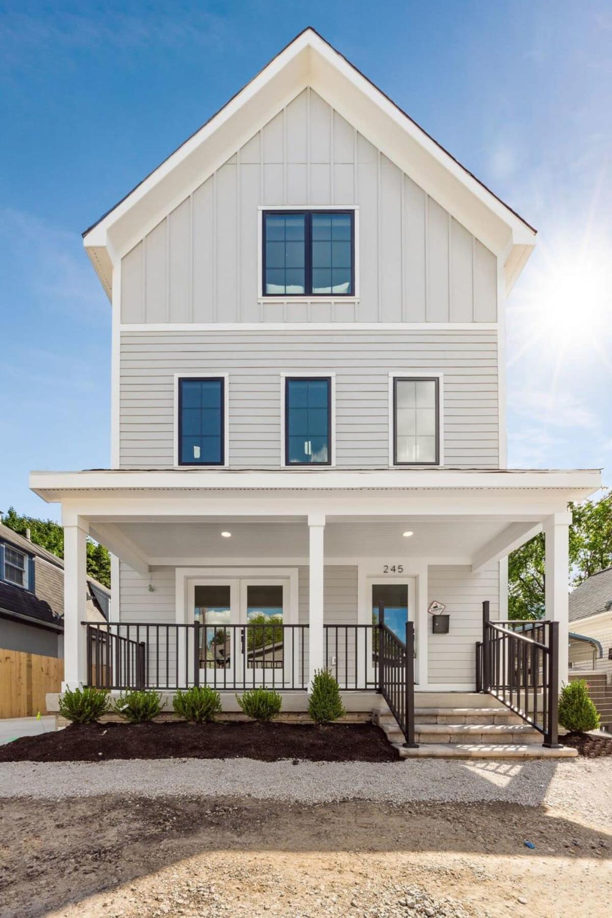 Chateau in the Village - Brand New 3BD 5BA