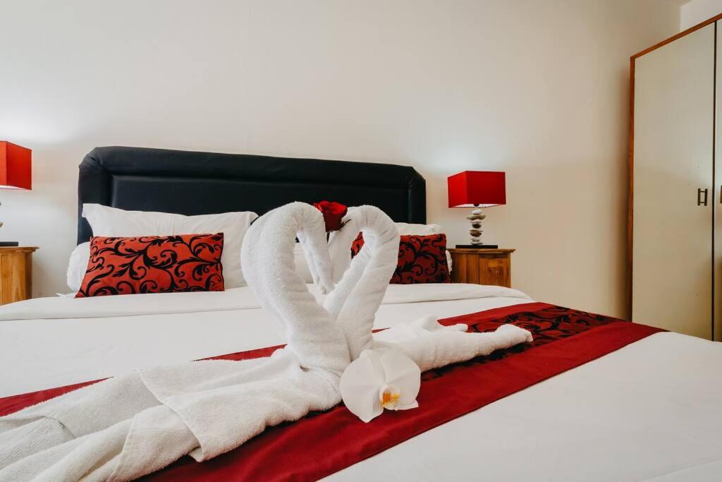 D'amour villa 4BR,center Seminyak 900M to beach view 4