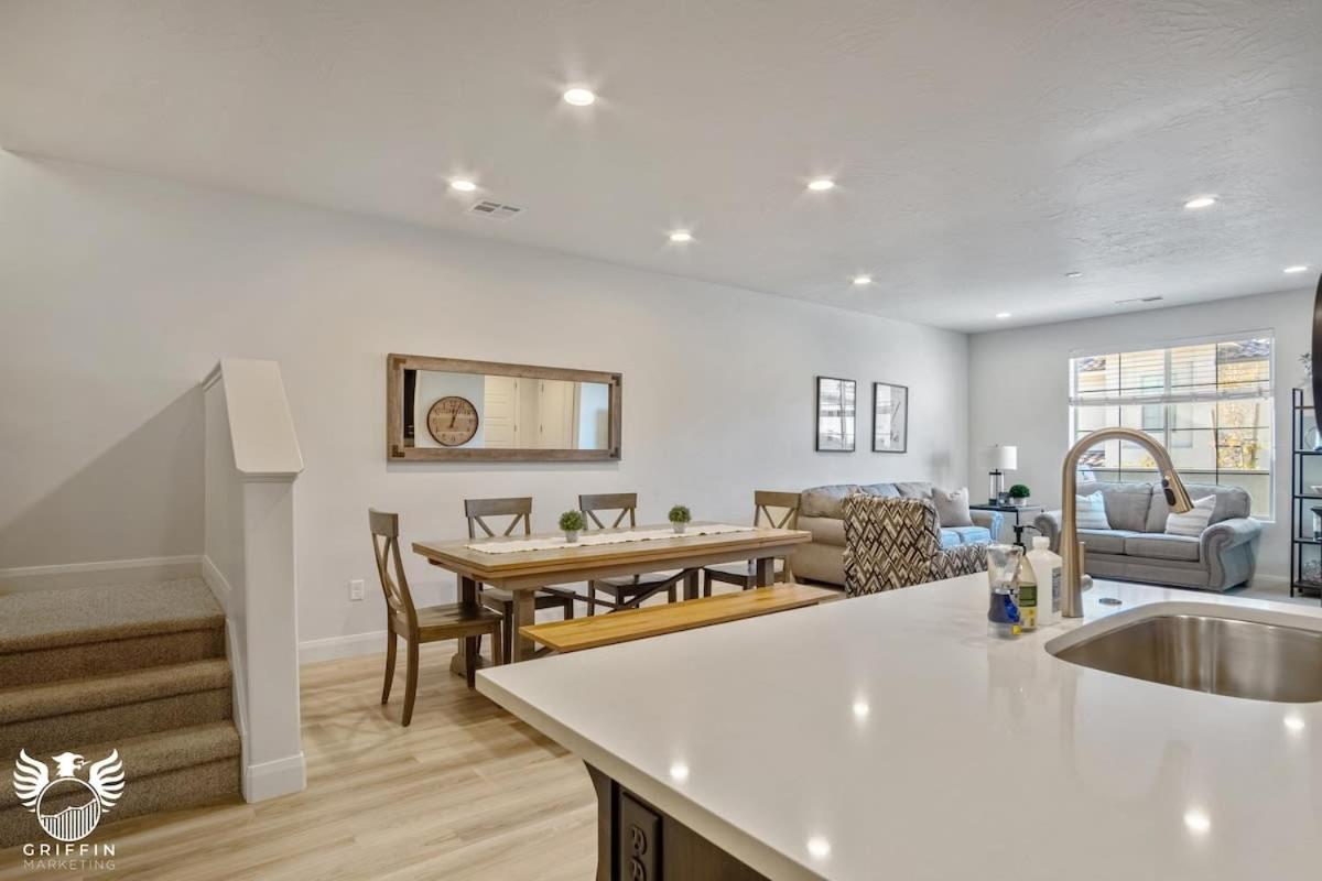 1169 Spacious Townhome at Escondido view 4