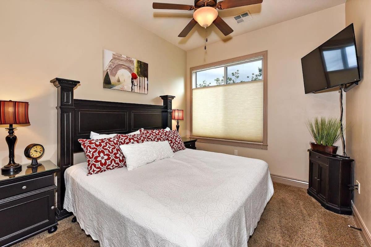 B2 Poolside Palace Top Floor 3 Bdrm Sunset View view 5
