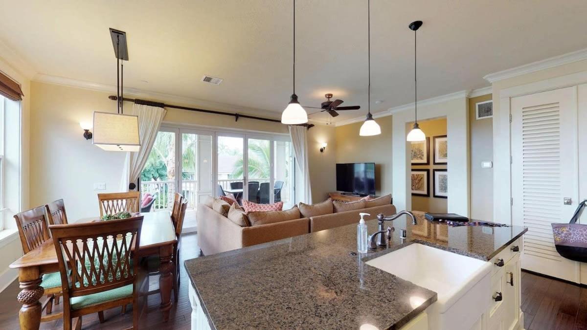 D210 Second Floor 3-bedroom Poolside Lanai view 3