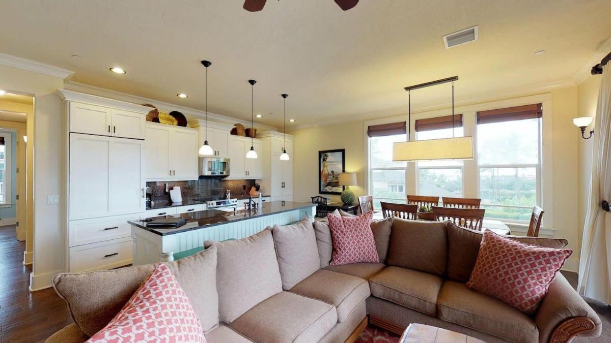 D210 Second Floor 3-bedroom Poolside Lanai view 4