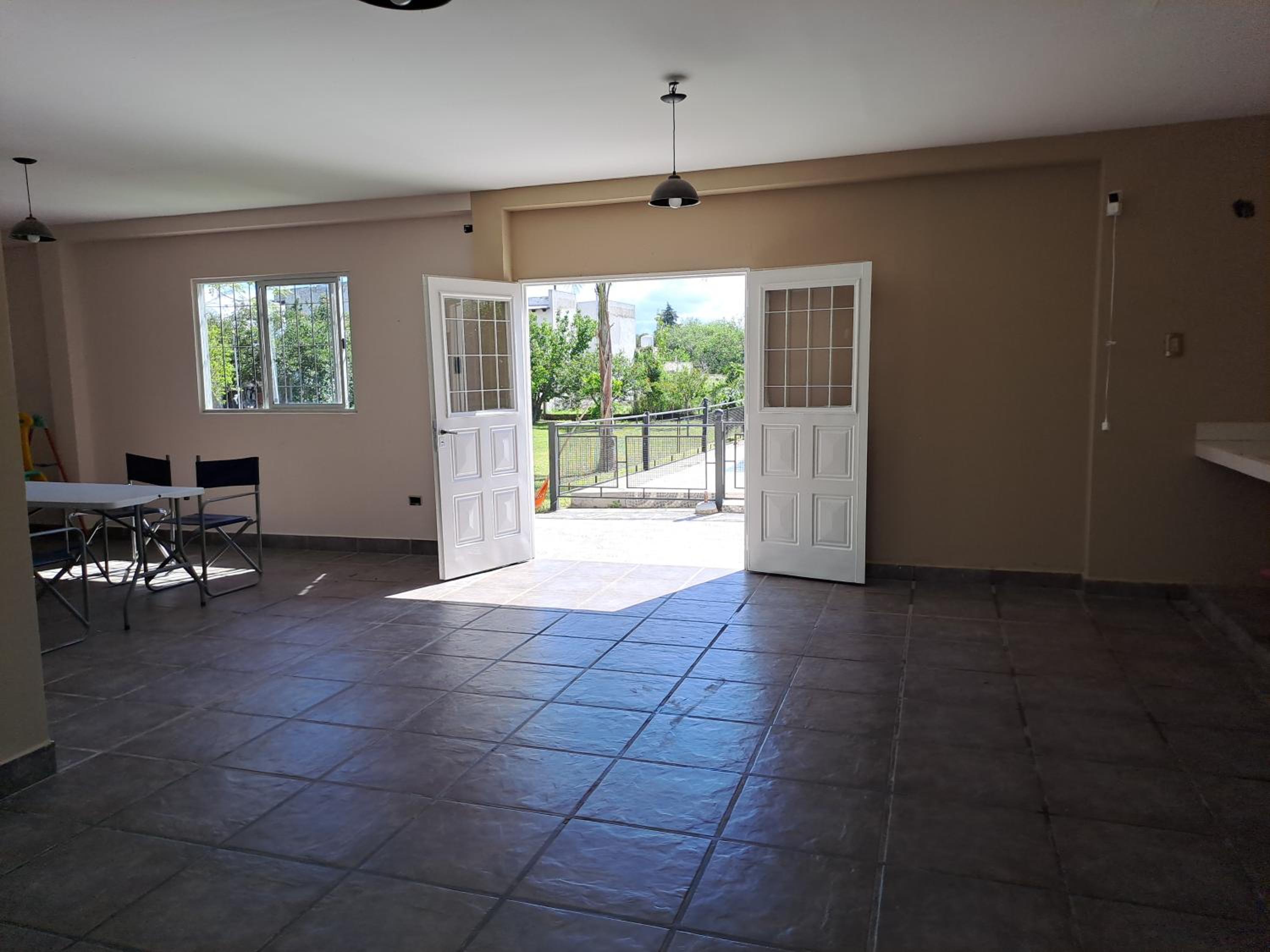 Casa con piscina y parque en Salta , zona aeropuerto