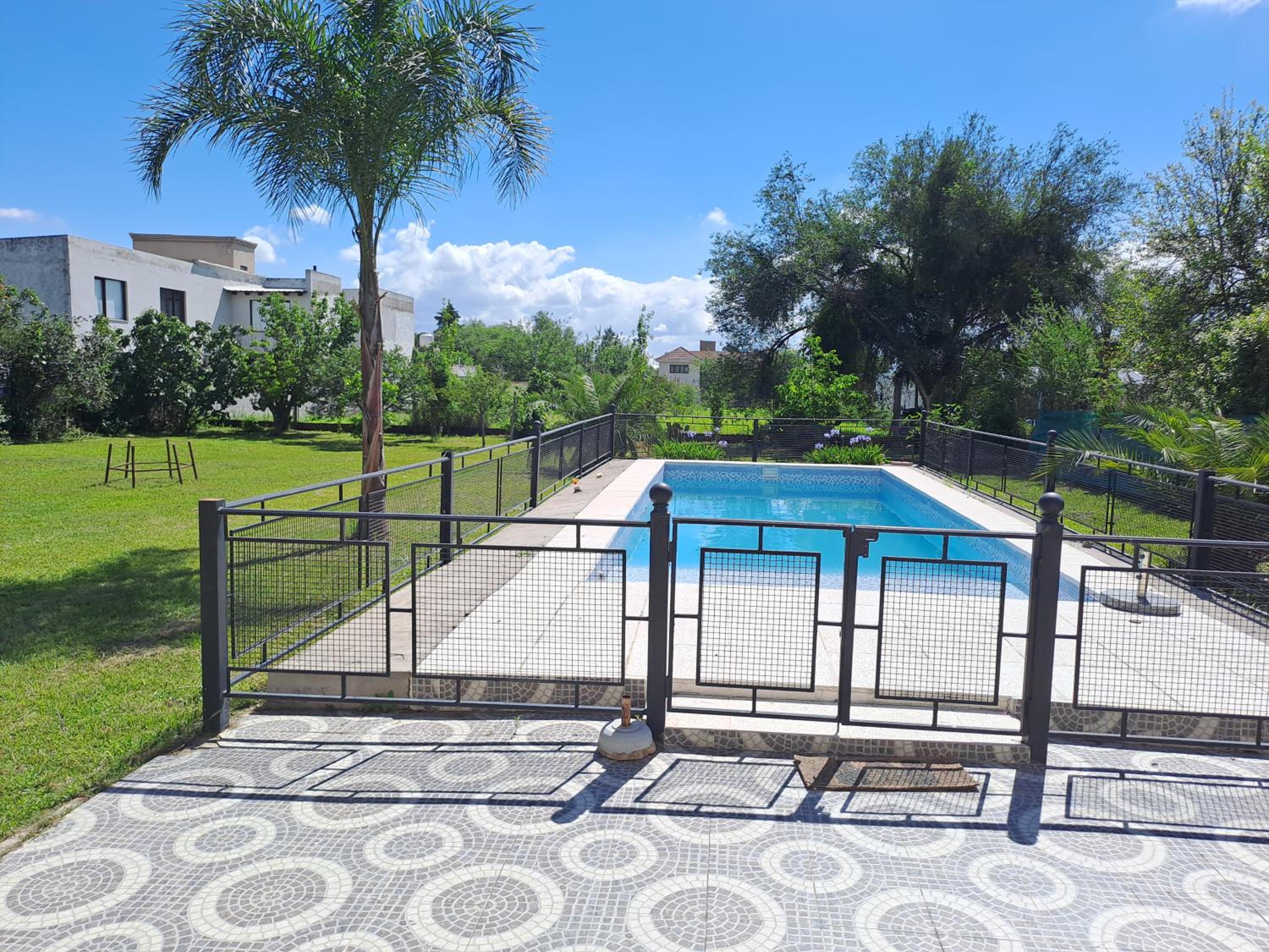 Casa con piscina y parque en Salta , zona aeropuerto