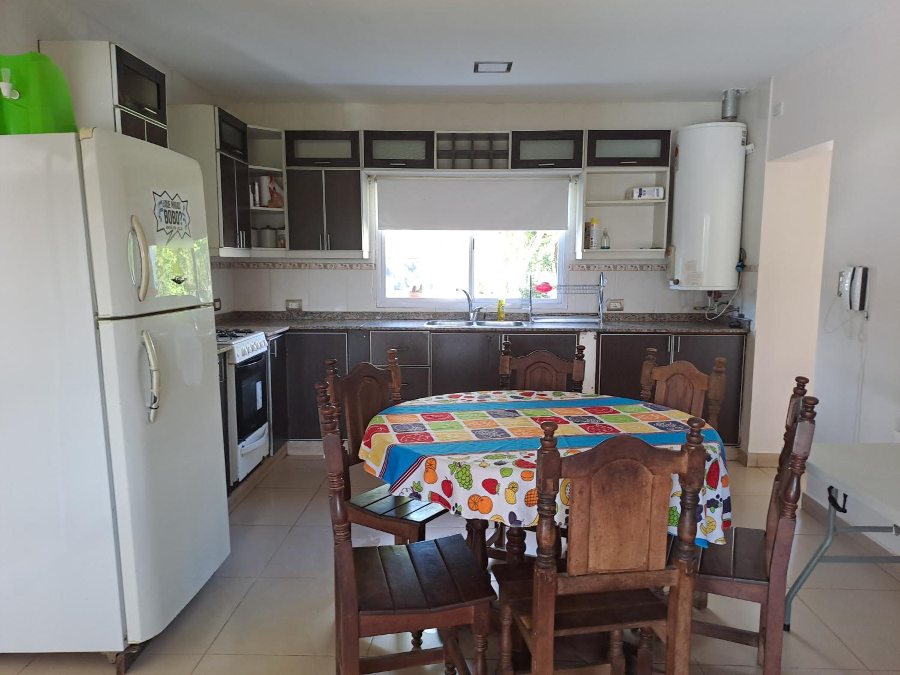 Casa con piscina y parque en Salta , zona aeropuerto