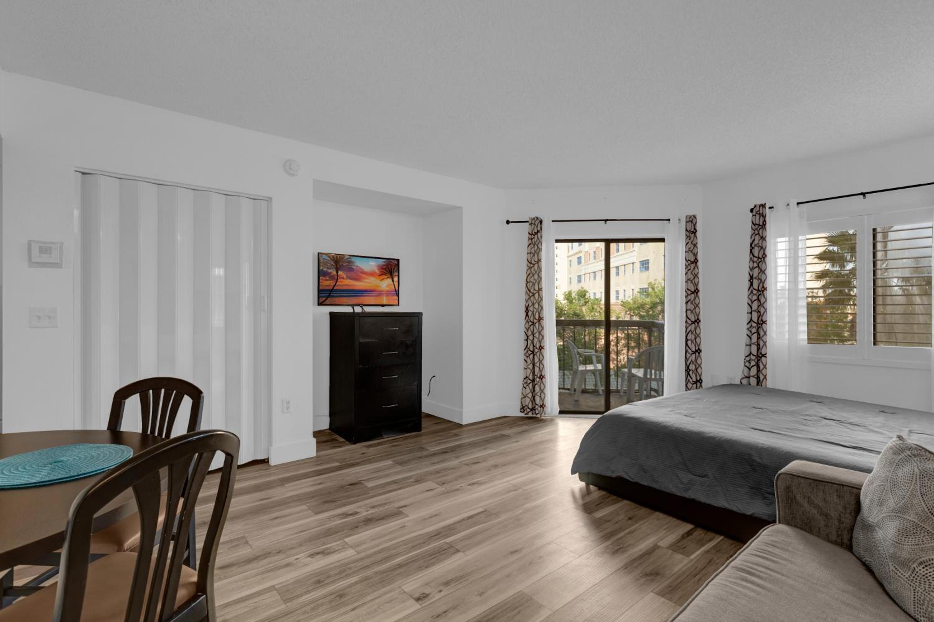 Cozy Condo on International Dr. Near Universal Studios