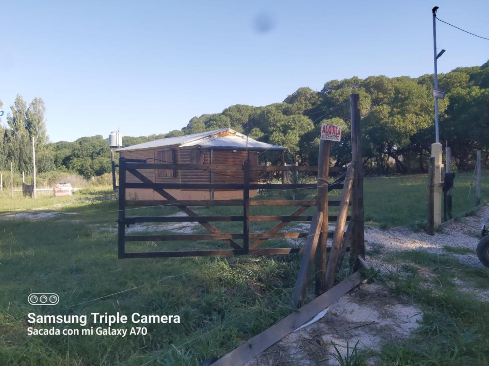Mar del Plata- Playa Chapadmalal- Finca Viento Norte UNA CABAÑA HASTA 5 HUESPEDES Y UN DORMI CON BAÑO PRIVADO ATRAS HASTA 2 HUESPEDES