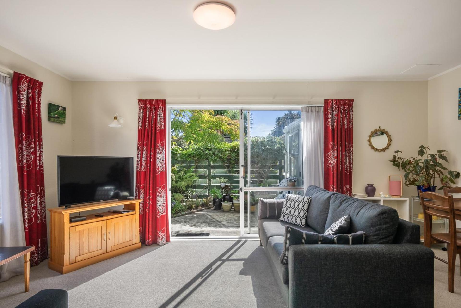 Olive Terrace - Paraparaumu Holiday Home view 4