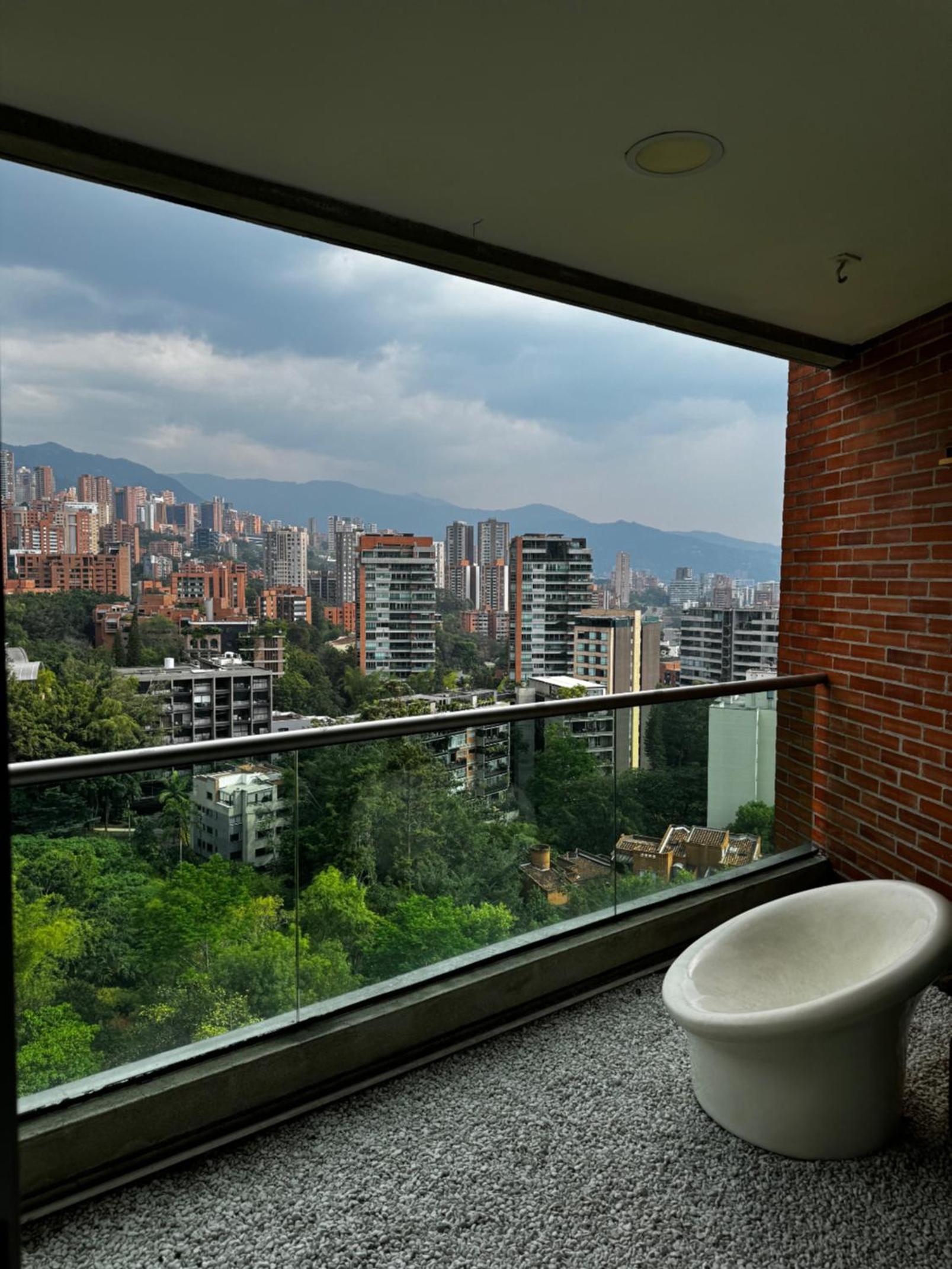 Blux 1305 Poblado Medellín Colombia
