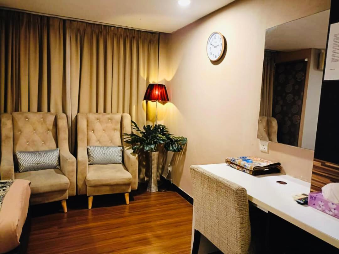 FirIzzkey Studio