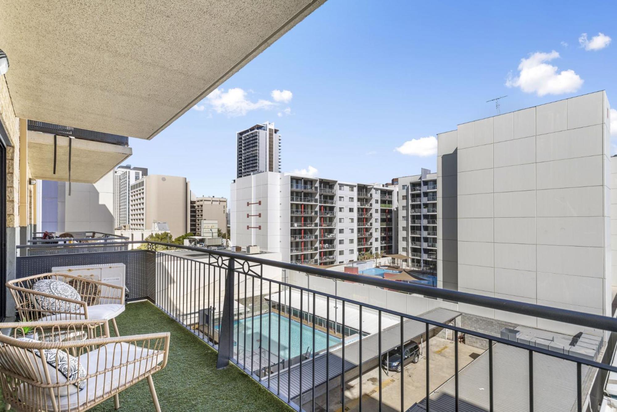 City Living Retreat - 2BR Apartment in East Perth