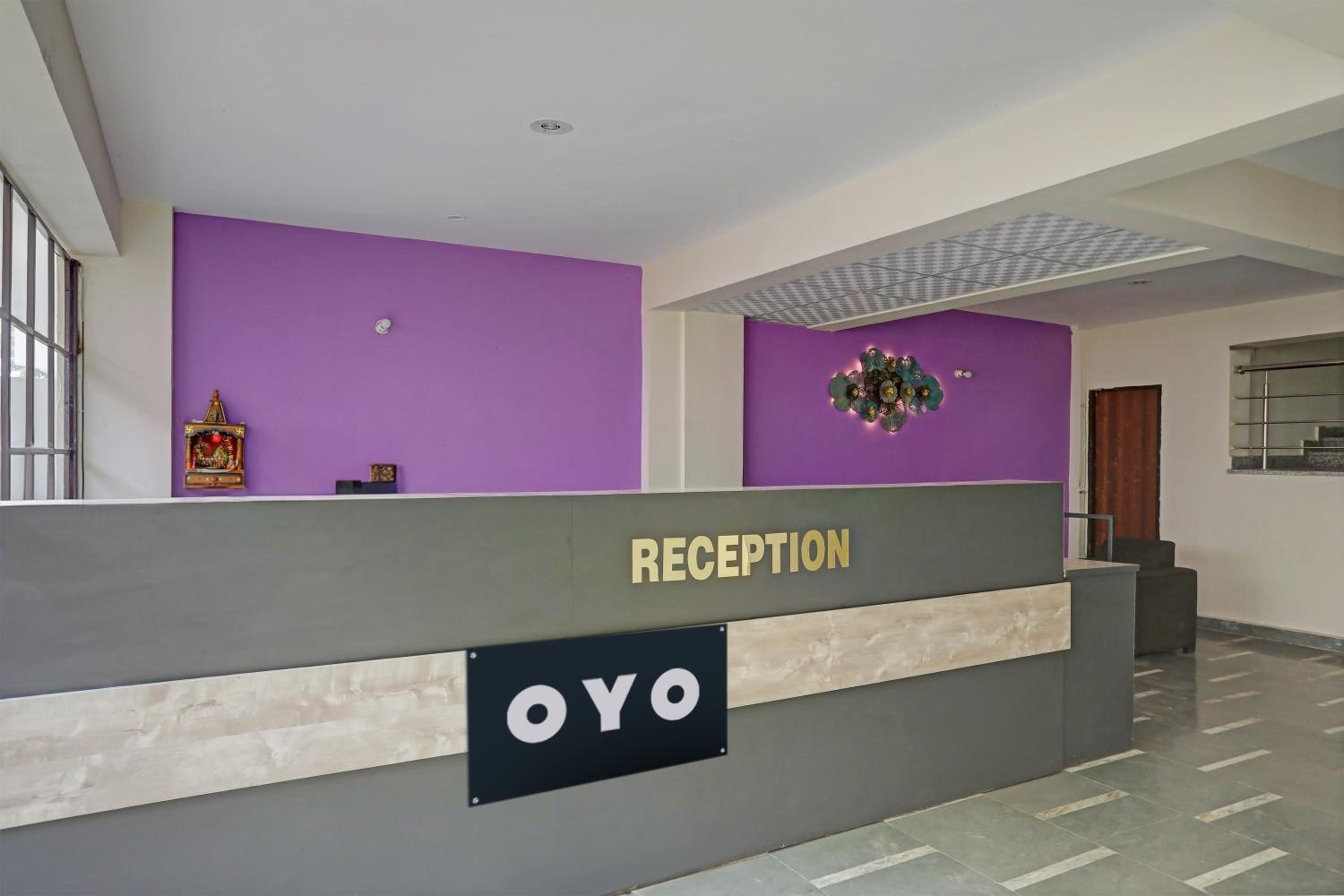 Lobby & Reception