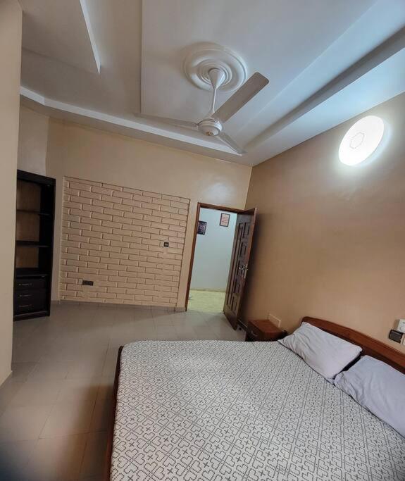 trois chambres et salon avec balcon à Porto Novo