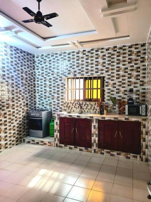 trois chambres et salon avec balcon à Porto Novo
