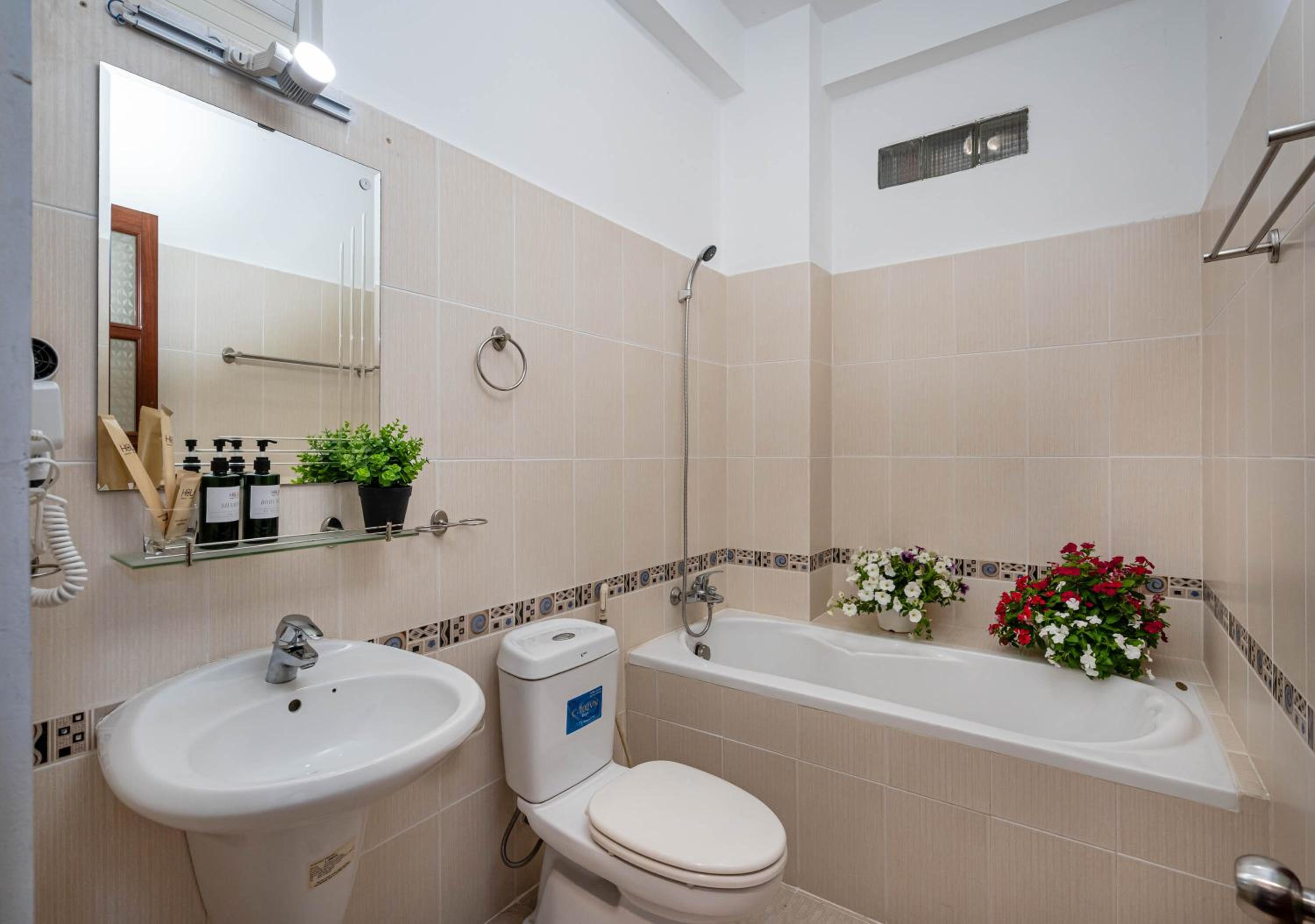 HOLO LE THANH TON SAIGON Serviced HomeStay