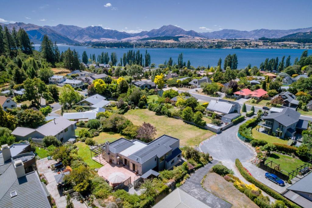 Sargood Splendour - Wanaka Holiday Home view 2