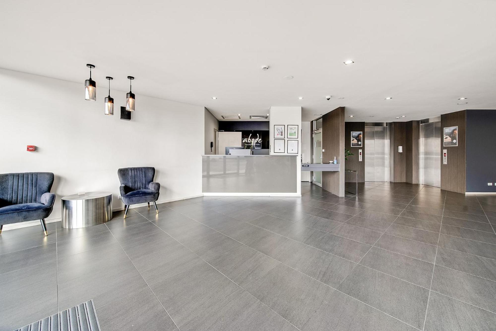 Comfy Lakeside 1-Bed with Secure Parking
