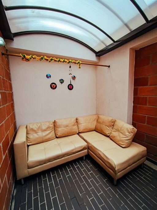 Lindo apartamento con patio privado.