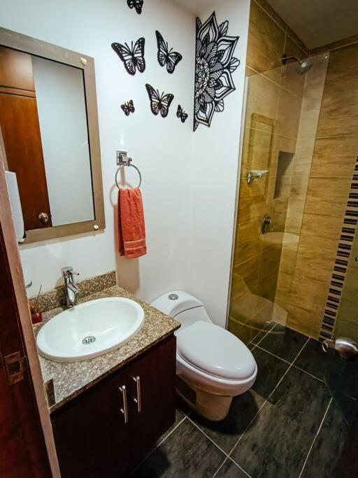 Lindo apartamento con patio privado.