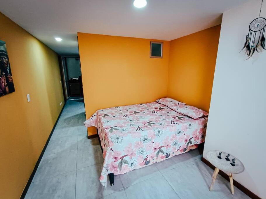 Lindo apartamento con patio privado.