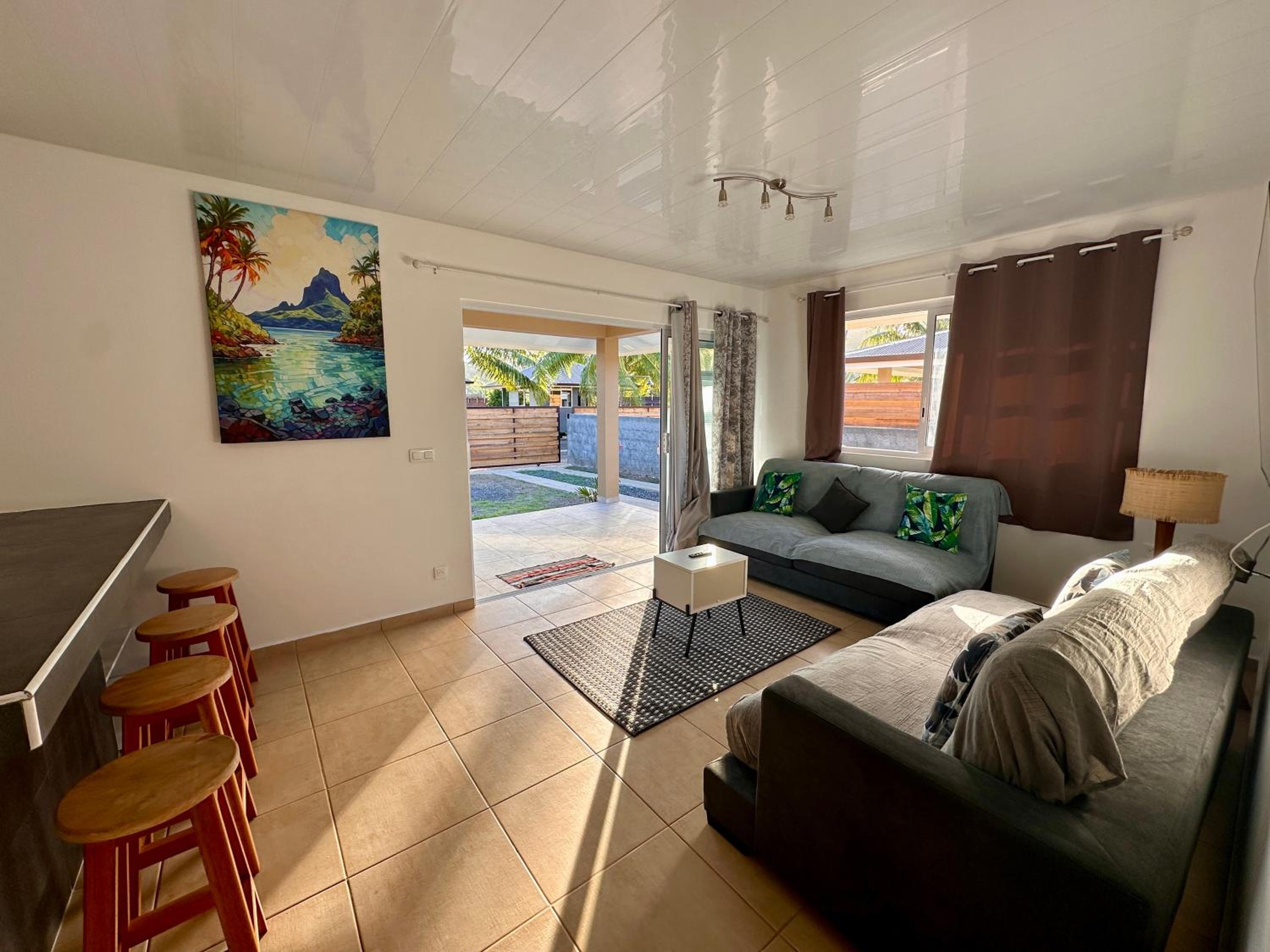 Maison Te Manu - plage privée avec vue sur Tahiti à quelques pas view 2