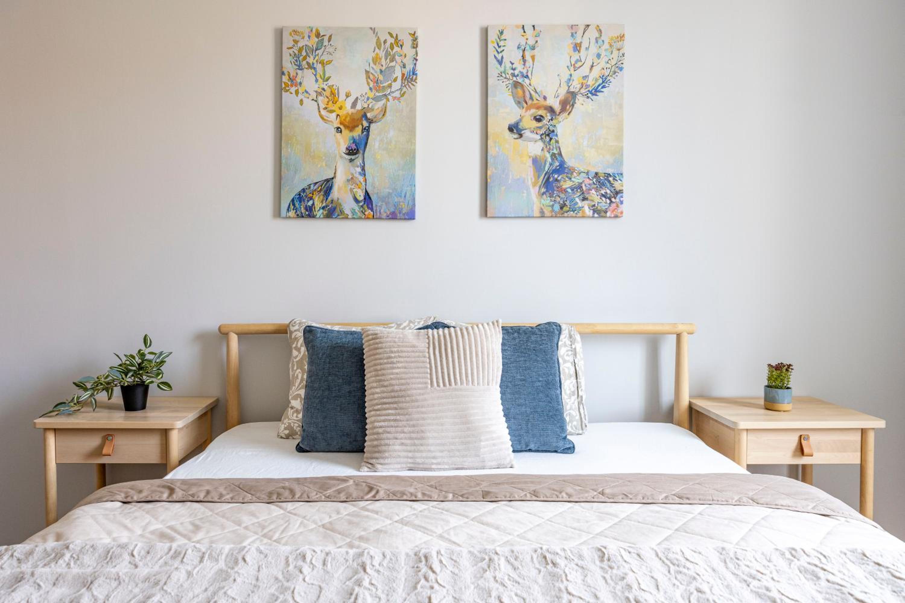 Stylish & Spacious Central Suite by Prestige Homes view 5