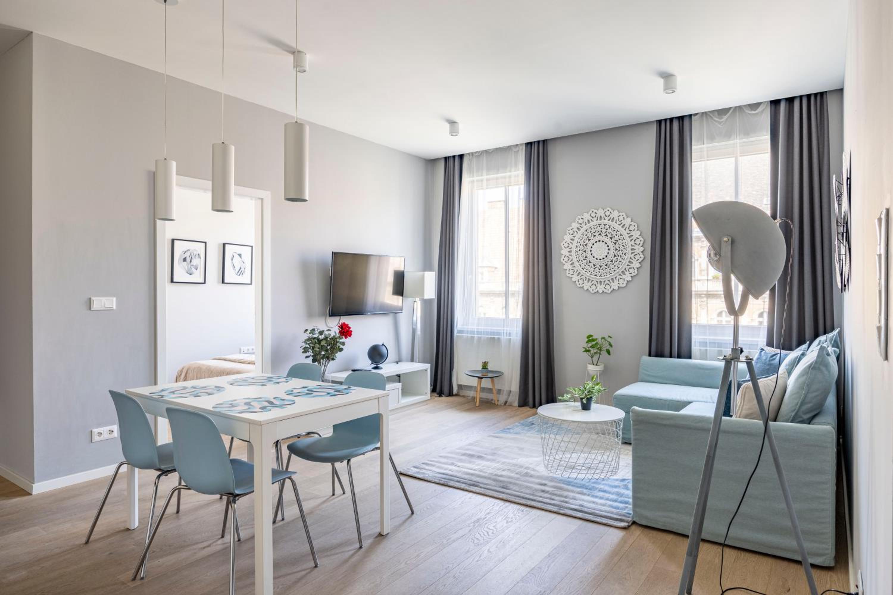 Stylish & Spacious Central Suite by Prestige Homes view 3